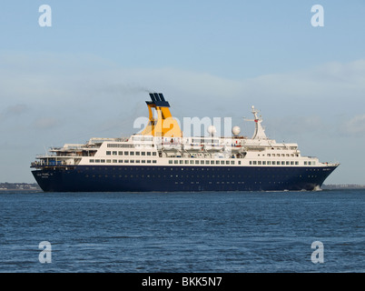 Bateau de croisière Saga Pearl II quitter Southampton England UK Banque D'Images