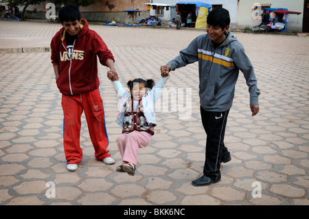 Scène de la petite ville de Macha dans les hautes terres boliviennes. Banque D'Images