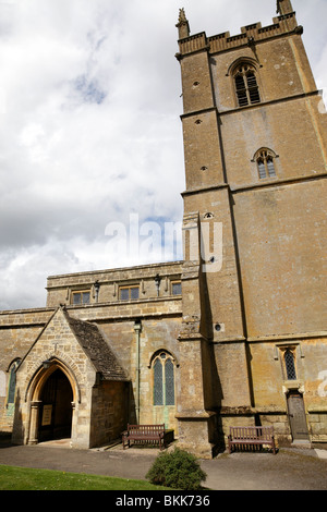 Façade de l'église paroissiale de st edwards stow on the wold gloucestershire uk Banque D'Images