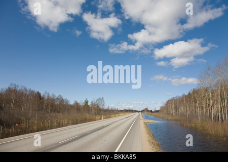 L'Autoroute, Elva River, comté de Tartu, Estonie Banque D'Images