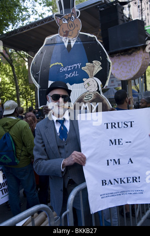 AFL-CIO et d'autres syndicats membres mars à Wall Street et de bons emplois exigeant que les banques et Wall Street paient leur juste part. Banque D'Images