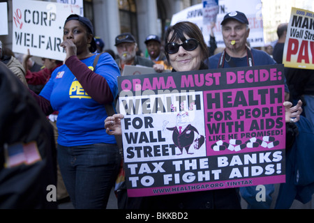 AFL-CIO et d'autres syndicats membres mars à Wall Street et de bons emplois exigeant que les banques et Wall Street paient leur juste part. Banque D'Images