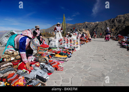 Marché Le Mirador del Condor, Canyon de Colca, Pérou, Amérique du Sud Banque D'Images