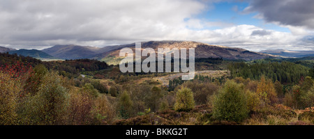 Queen Elizabeth Forest Park, zone forestière Achray, les Trossachs à plus d Mentieth Hills, pris près de l'A821 d'Aberfoyle Banque D'Images