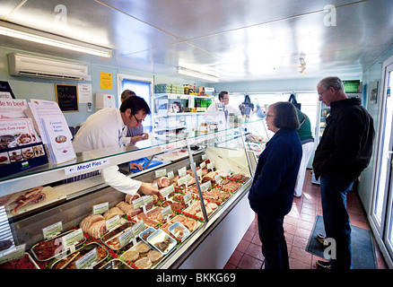 Affichage de la viande à un boucher shop Banque D'Images