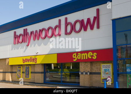 De l'extérieur d'un Hollywood Bowl Bowling Complex Banque D'Images