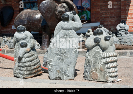 Sculptures en pierre et de statues dans le Trading Post Souvenirs, Victoria & Alfred Waterfront, Cape Town, Afrique du Sud Banque D'Images