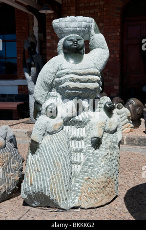 Sculptures en pierre et de statues dans le Trading Post Souvenirs, Victoria & Alfred Waterfront, Cape Town, Afrique du Sud Banque D'Images