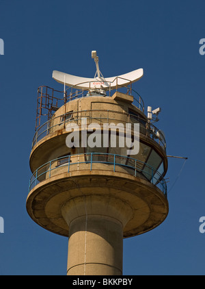 La tour radar à Calshot Spit Southampton Hampshire England UK Banque D'Images