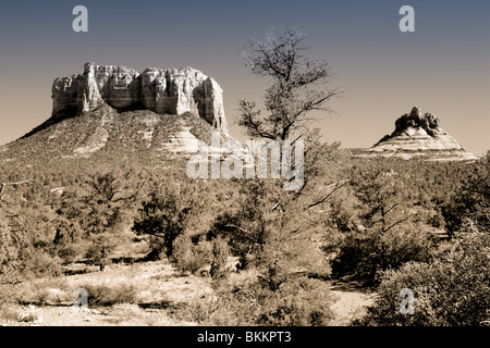 Le palais de justice et Bell Rock près de Sedona, Arizona Banque D'Images