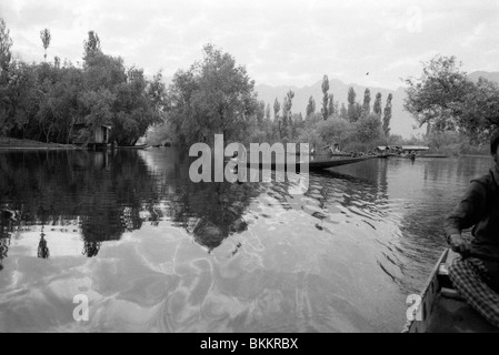 Hikaras «' les petits bateaux sur le lac Dal, à Srinagar, dans la vallée du Cachemire Banque D'Images