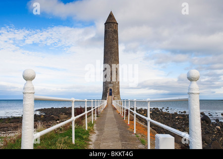 Tour Ronde de Larne, construit pour commémorer James Boucher considéré comme le père du port, Larne, comté d'Antrim, en Irlande du Nord Banque D'Images