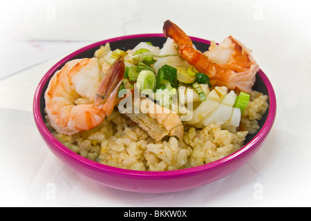 Les crevettes et les calamars avec du riz à sushi Sushi - Yo ! Restaurant à Harvey Nicholls store Edinburgh Scotland UK Banque D'Images