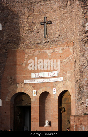 Église de Santa Maria degli Angeli et basilique Saint-Pierre de thermes romains de Dioclétien, le Thermae entrée de porte, Rome Banque D'Images