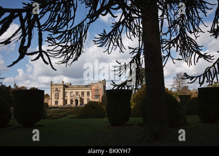 Château d'Elvaston (vue sur le jardin au Sud Partere avant), Derbyshire. Banque D'Images