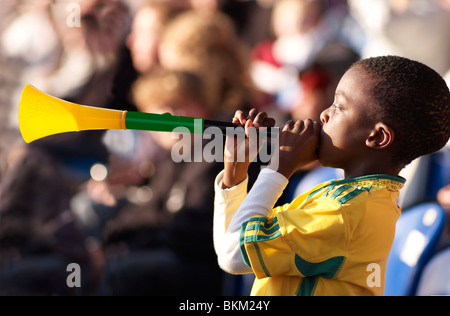 Les jeunes fans de football d'Afrique du Sud Banque D'Images