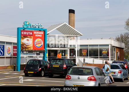 Frankley Highway Services, exploité par MOTO, sur l'autoroute M5 (près de la sortie 3), en direction du nord. ROYAUME-UNI. Banque D'Images