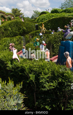 Chessy, France, Parcs à thème, grande foule de touristes, visiter Disneyland Paris, jardin labyrinthe, parc vie paris en journée Banque D'Images