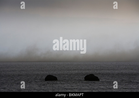 L'Islande, le 23 avril 2010 : à partir de cendres volcaniques l'éruption volcanique de Eyjafjallajokull glacier, Sud de l'Islande. Banque D'Images