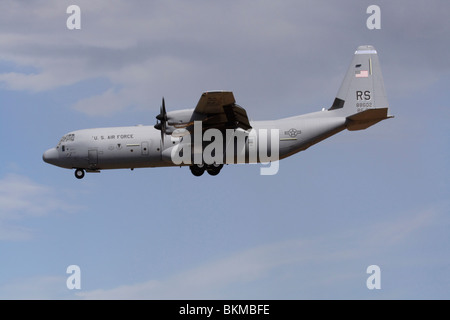 US Air Force Lockheed Martin C-130J-30 Hercules de cargo. Transport aérien militaire. Banque D'Images