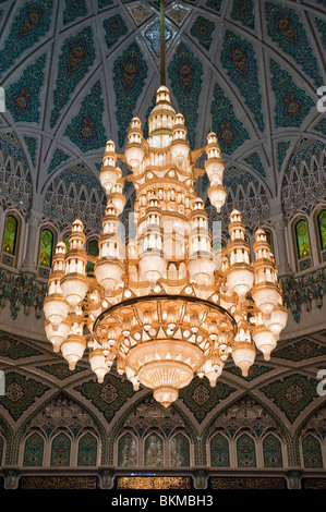 Le plus grand lustre en Grande Mosquée Sultan Qaboos, Muscat, Oman Banque D'Images