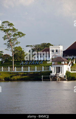 L'Astana (Palace) construit par Charles Brooke en 1870 et aujourd'hui la Résidence du Gouverneur. Kuching, Sarawak, Bornéo, Malaisie. Banque D'Images