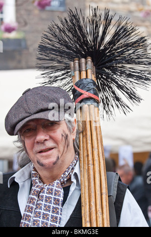 Ramoneur traditionnel lors de l'Assemblée annuelle du Festival balaie Rochester Kent Banque D'Images