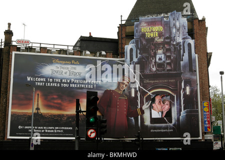 Panneau d'affichage spécial construire pour Disneyland Paris dans le centre de Londres Banque D'Images