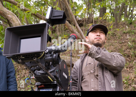 Sur le plateau de tournage (ALT) (ALT) O/S "The Grudge 2" (2006) de TAKASHI SHIMIZU (DIR) GRG2 001-20 Banque D'Images