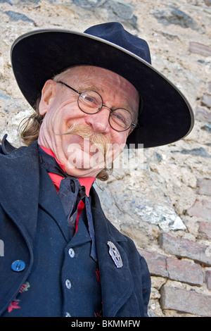 Homme habille en shérif dans la ville vieille ville de la ruée vers l'or de Placerville, Californie, Banque D'Images