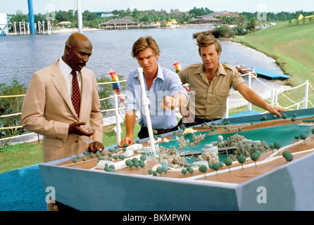 JAWS 3-D (1983) LOUIS GOSSETT JR, Dennis Quaid JW3 052 Banque D'Images