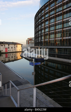 L'altitude de la courbe de l'aspect de l'ouest,un point complexe de bureaux modernes à Londres Paddington du bassin. Banque D'Images