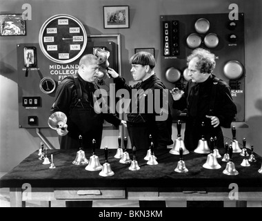 Acclamations de début (1938) LES TROIS STOOGES (ALT) CURLEY HOWARD, MOE HOWARD, LARRY FINE, ALBERT S ROGELL (DIR) SCHR 001P Banque D'Images