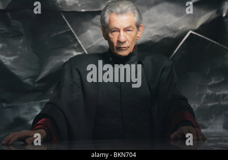 X-MEN : THE LAST STAND (2006) X3 (ALT) IAN MCKELLEN , MAGNETO XLS 001-16 Banque D'Images