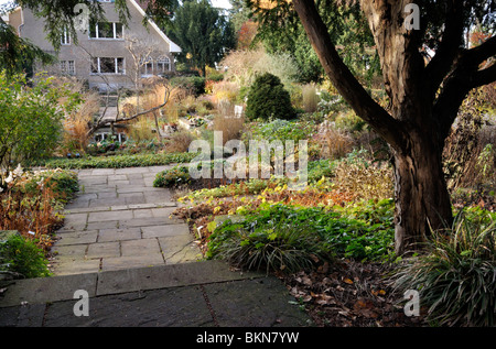 Jardin en contrebas en automne, karl foerster jardin, Potsdam, Allemagne. design : Karl foerster Banque D'Images