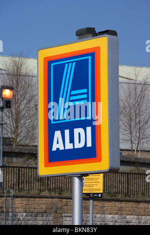 Magasin Aldi Buxton Derbyshire, Angleterre Royaume-uni signe Banque D'Images