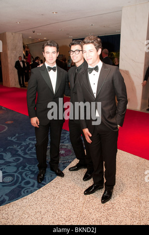 Les Jonas Brothers, Kevin Jonas, Joe Jonas , Nick Jonas arrivent à l'Association des journalistes accrédités auprès de la Maison Blanche le dîner à la laver Banque D'Images