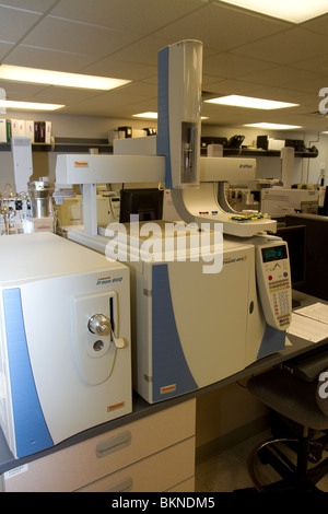 Chromatographe à gaz machines utilisées pour tester divers échantillons de preuves médico-légales. Nebraska State patrol Crime Lab. Banque D'Images