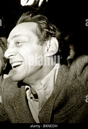 Harvey Milk, célèbre sa victoire électorale en tant que superviseur de San Francisco le soir de l'élection. 8 novembre 1977 Banque D'Images