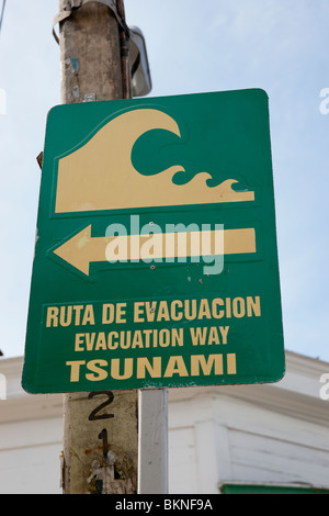 Parcours d'évacuation Tsunami Warning sign. Banque D'Images