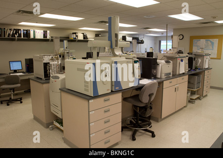 Chromatographe à gaz machines utilisées pour tester divers échantillons de preuves médico-légales. Nebraska State patrol Crime Lab. Banque D'Images