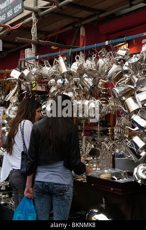 Affichage de l'argent, du marché de Portobello Road Notting Hill West London England UK Banque D'Images