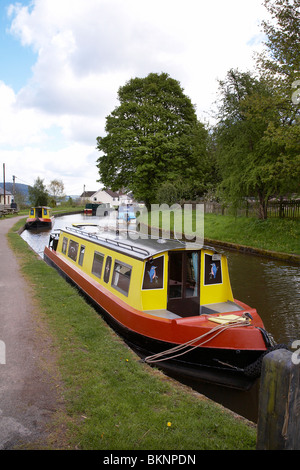 Narrowboats sur le Canal de Monmouthshire et Brecon au Pays de Galles, Royaume-Uni Sud Gilwern Banque D'Images