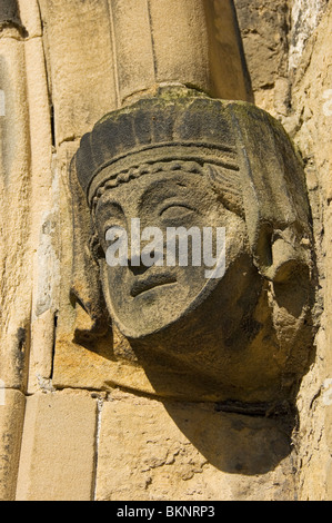 Gros plan de la sculpture du visage de la femme sur le mur De l'église du Prieuré de Bridlington (St Mary) East Yorkshire Angleterre Royaume-Uni Grande-Bretagne Banque D'Images