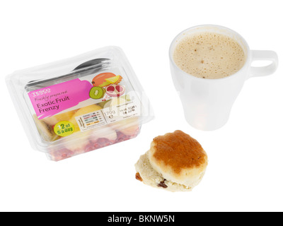 Salade de fruits avec Scone et Skinny Latte Banque D'Images