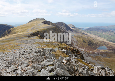 La vue du sommet du Cadair Idris, Penygadair, du sommet des voisins Moel Mynydd Banque D'Images
