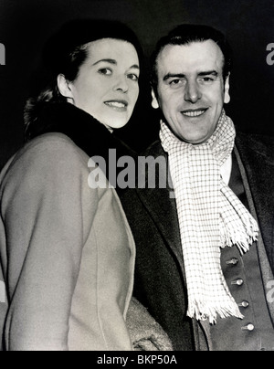 GEORGE COLE, EILEEN MOORE (femme) 16ème décembre 1963 GGCL 005P Banque D'Images