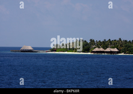 Complexe à une plage de sable fin avec de l'eau bleu,mali,maldives,asia Banque D'Images