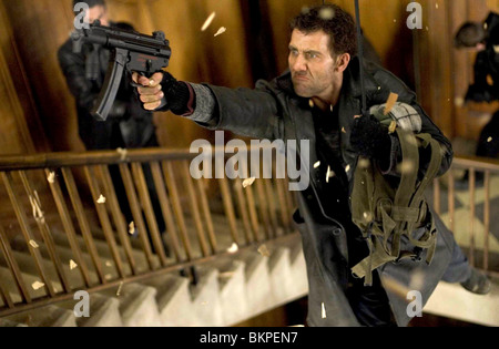 SHOOT 'em up (2007) CLIVE OWEN MICHAEL DAVIS (DIR) SEMU 002 Banque D'Images