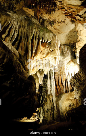 CHATTANOOGA, Tennessee — CHATTANOOGA, Tennessee — formations de calcaire de CHATTLimestone à Ruby Falls, une célèbre grotte souterraine en plein temps à Lookout Mountain, Chattanooga, Tennessee Banque D'Images